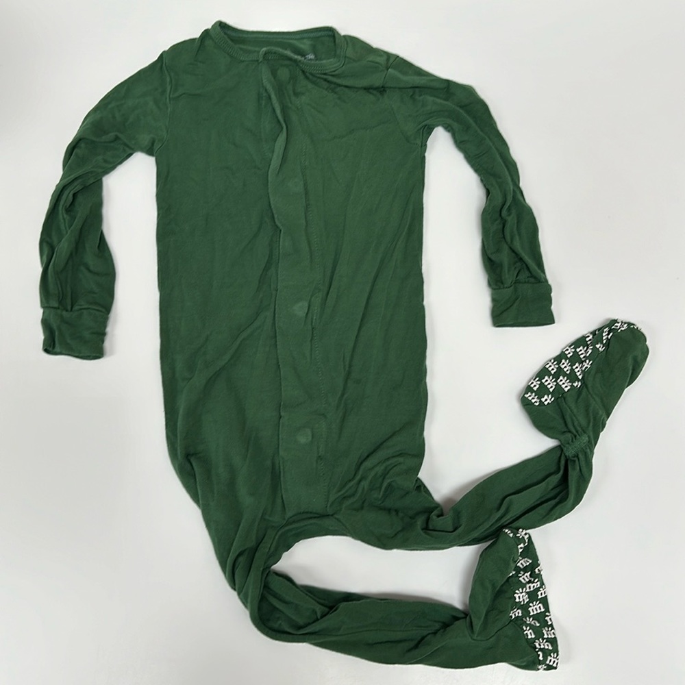 Magnetic me fitted onesie size 12-18 m magnetic closures